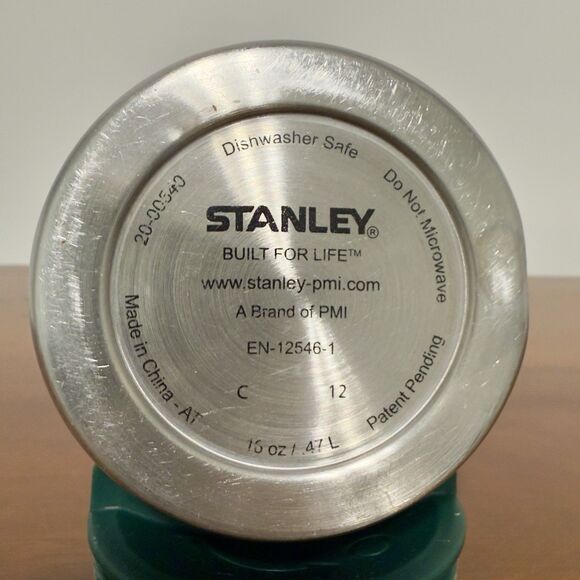 Stanley Thermos With Stanley Classic Series Legendary Vacuum Insulated Mug - Picture 3 of 8